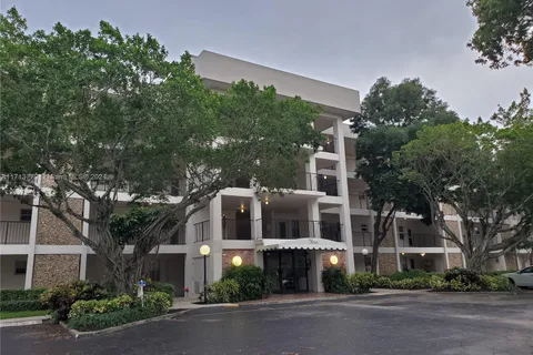 2900 N Palm Aire Dr # 108, Pompano Beach FL 33069