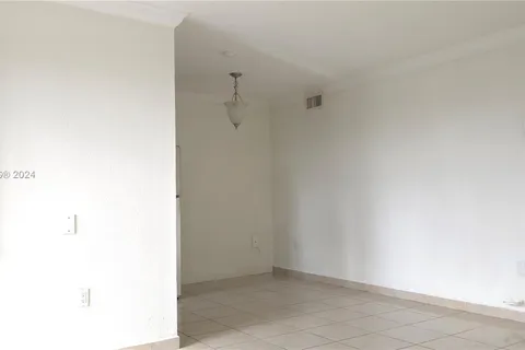 1655 W 44th Pl # 527, Hialeah FL 33012