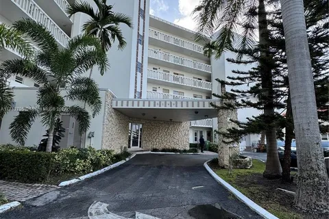 3199 S Ocean Dr # 105, Hallandale Beach FL 33009