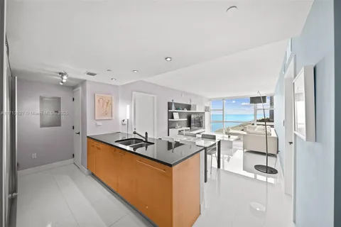 6801 Collins Ave # 1214, Miami Beach FL 33141