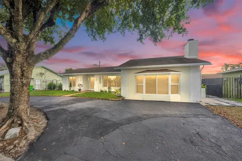 10430 Sunset Strip, Sunrise FL 33322