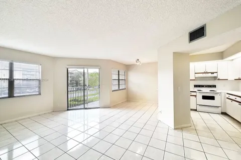 12500 SW 5th Ct # 213M, Pembroke Pines FL 33027