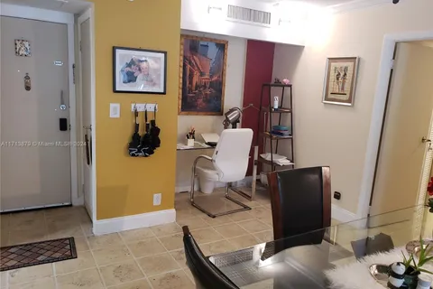 3101 N Country Club Dr # 101, Aventura FL 33180