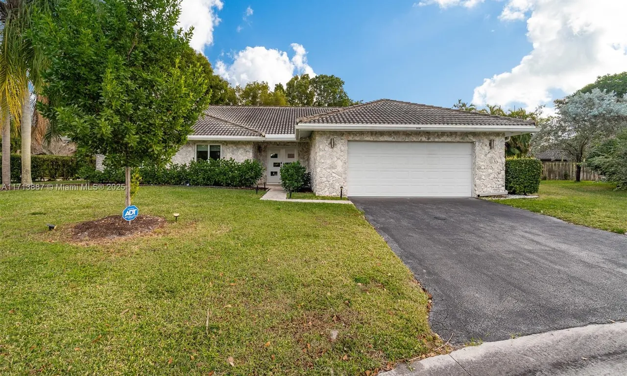 5036 NW 66th Ln, Coral Springs FL 33067