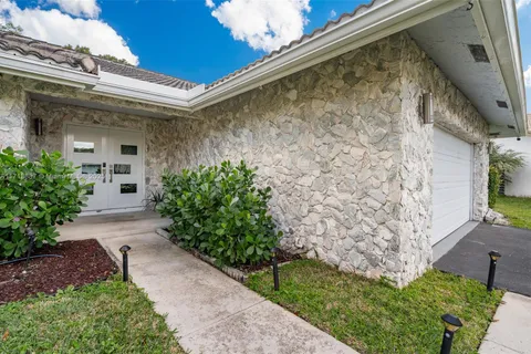 5036 NW 66th Ln, Coral Springs FL 33067