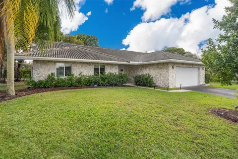 5036 NW 66th Ln, Coral Springs FL 33067