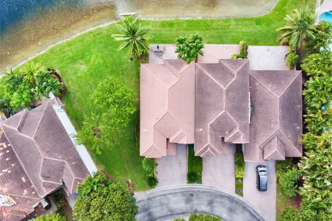 6854 NW 107th Pl, Doral FL 33178