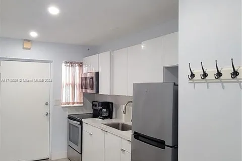 221 Meridian Ave # 511, Miami Beach FL 33139