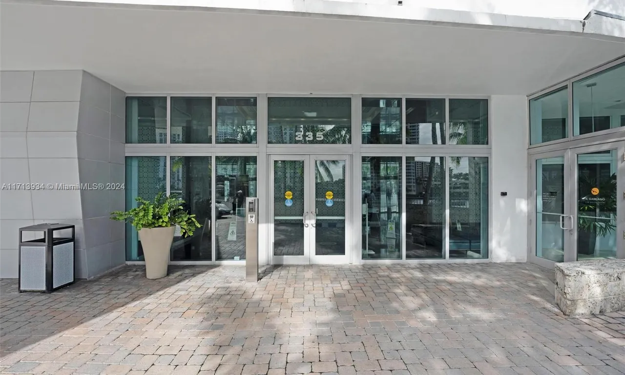 335 S Biscayne Blvd # 4104, Miami FL 33131