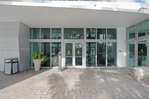 335 S Biscayne Blvd # 4104, Miami FL 33131