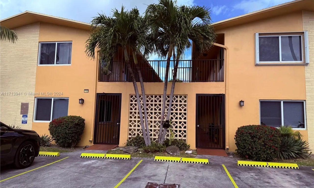 1733 Mayo St # 6, Hollywood FL 33020