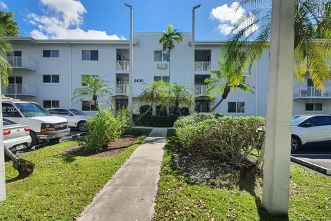 2430 NE 135th St # 304, North Miami FL 33181