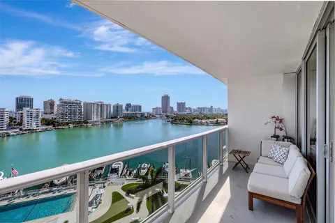 900 Bay Dr # 918, Miami Beach FL 33141