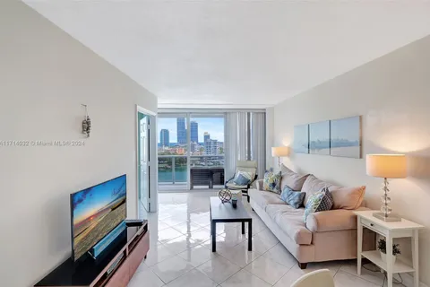 900 Bay Dr # 918, Miami Beach FL 33141