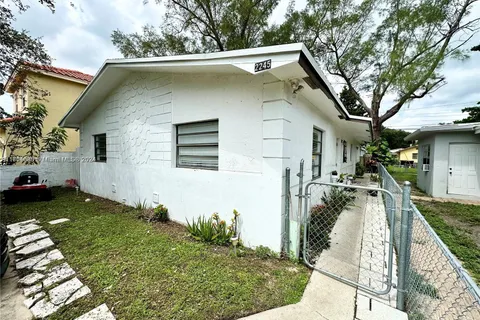 2245 Cody St, Hollywood FL 33020