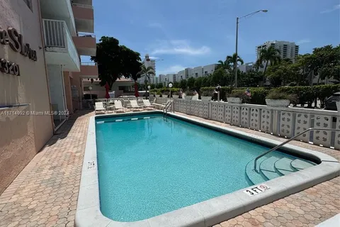 3201 NE 14th St Cswy # 203, Pompano Beach FL 33062