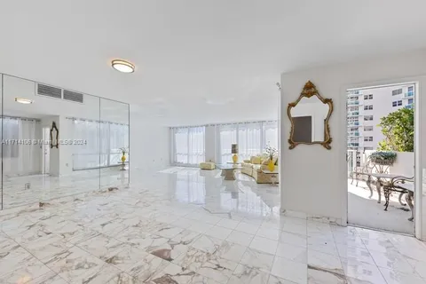 2751 S Ocean Dr # 208S, Hollywood FL 33019