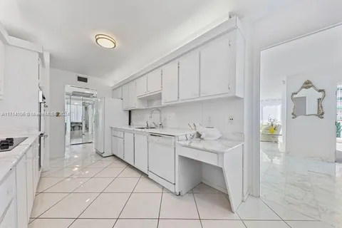 2751 S Ocean Dr # 208S, Hollywood FL 33019