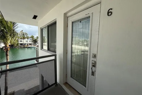 8435 Crespi Blvd # 6, Miami Beach FL 33141