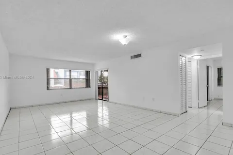 440 W Park Dr # 8, Miami FL 33172