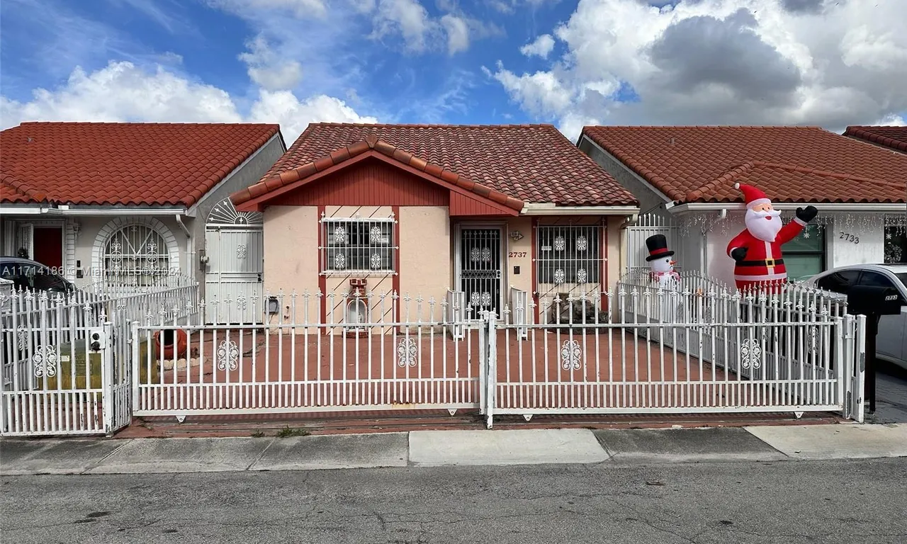 2737 W 55th Pl, Hialeah FL 33016