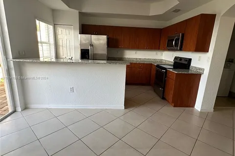 14364 SW 11th St # 1006, Pembroke Pines FL 33027