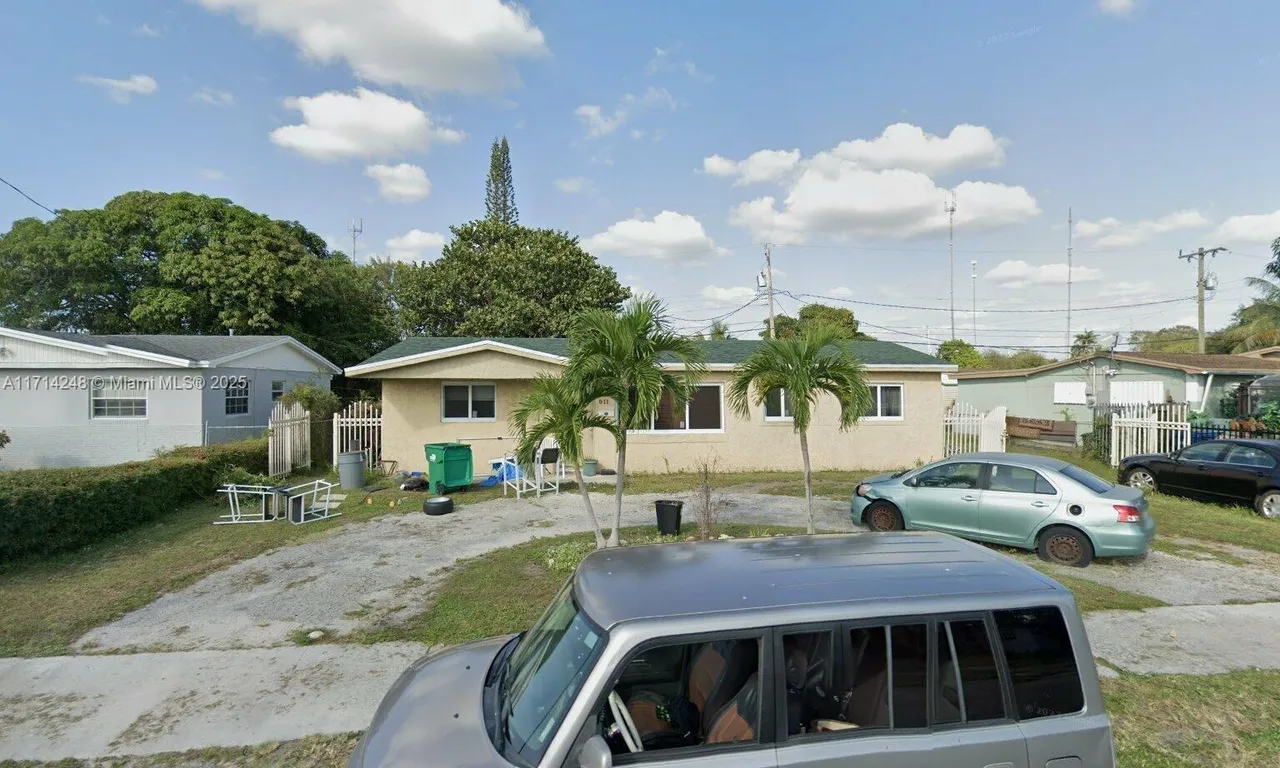 911 NW 200th Ter, Miami Gardens FL 33169