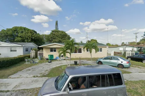 911 NW 200th Ter, Miami Gardens FL 33169