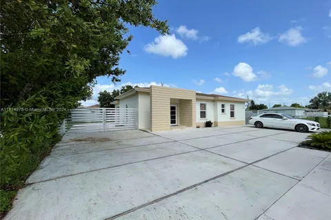 15010 Buchanan St, Miami FL 33176