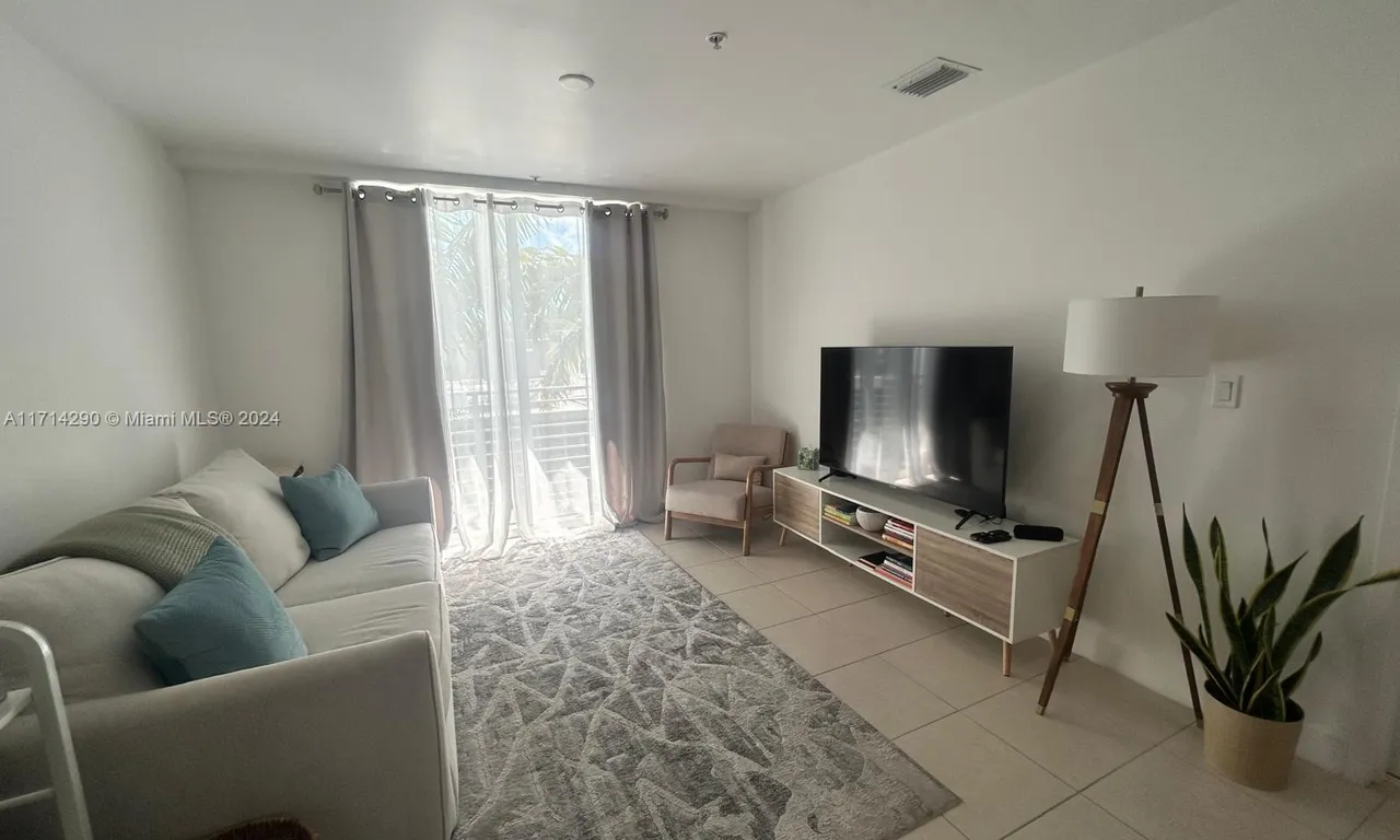 945 Michigan Ave # 5, Miami Beach FL 33139