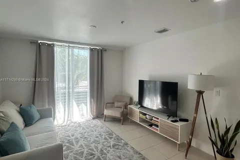 945 Michigan Ave # 5, Miami Beach FL 33139