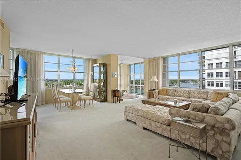 5640 Collins Ave # 6C, Miami Beach FL 33140