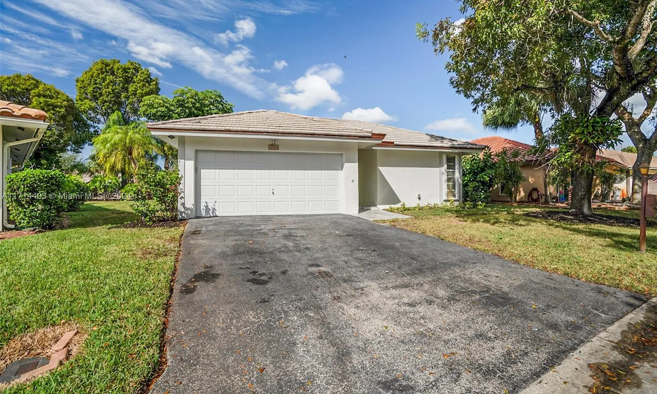 1762 Riverwood Ln, Coral Springs FL 33071