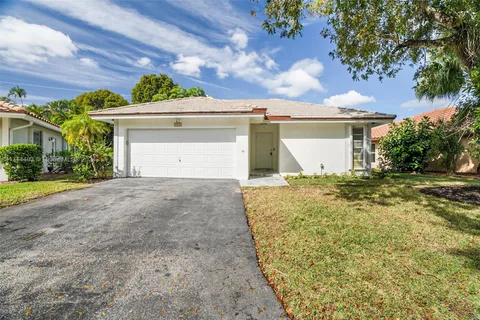 1762 Riverwood Ln, Coral Springs FL 33071