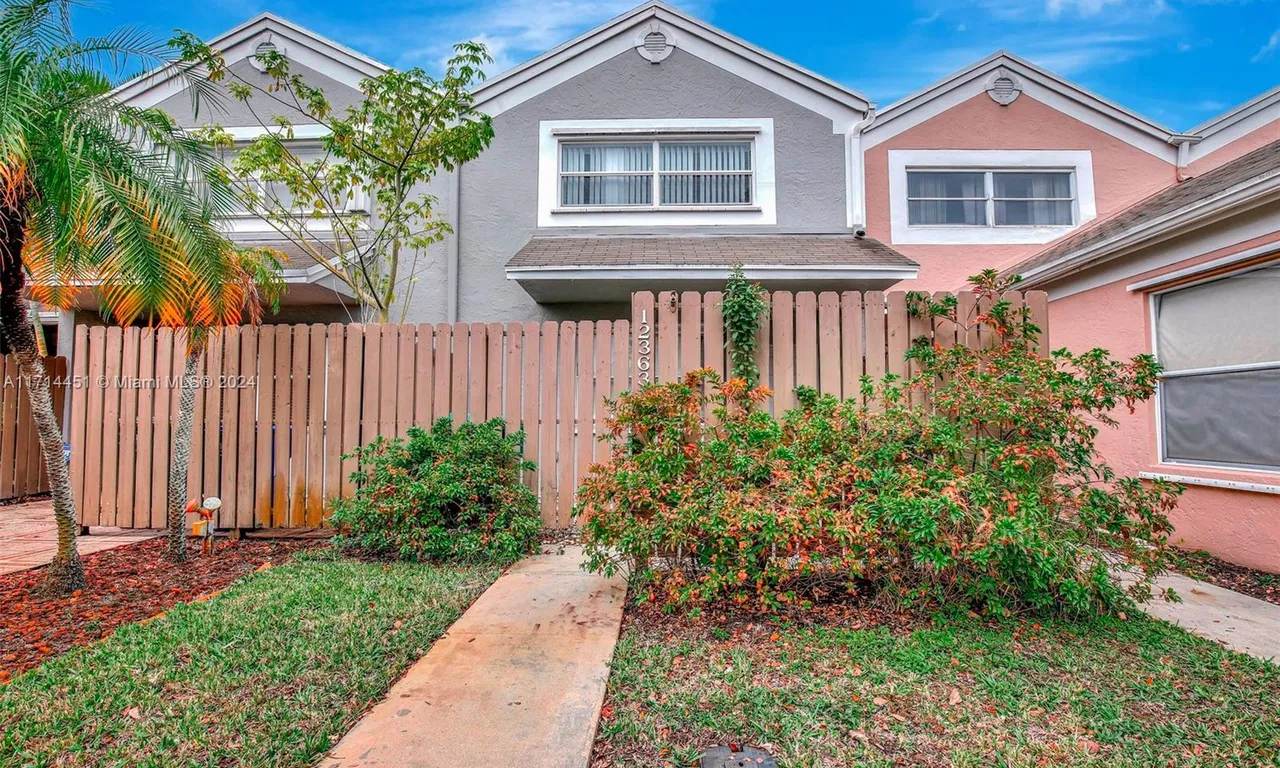 12363 NW 13th Ct, Pembroke Pines FL 33026