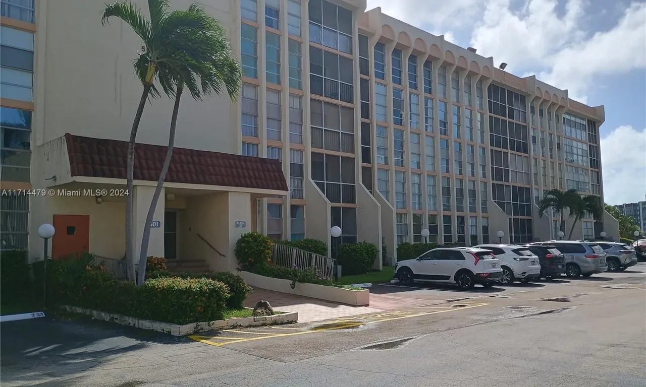 501 Three Islands Blvd # 215, Hallandale Beach FL 33009