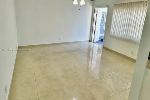 30 SE 4th Ave # 116, Hallandale Beach FL 33009