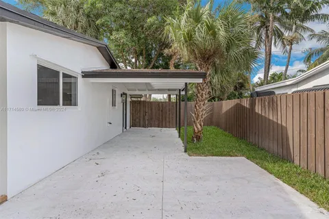 1240 NE 23rd Ct, Pompano Beach FL 33064