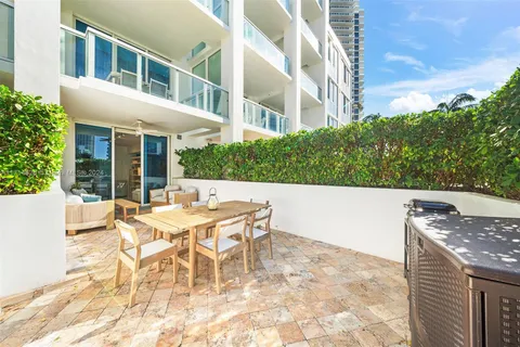 50 S Pointe Dr # 509, Miami Beach FL 33139