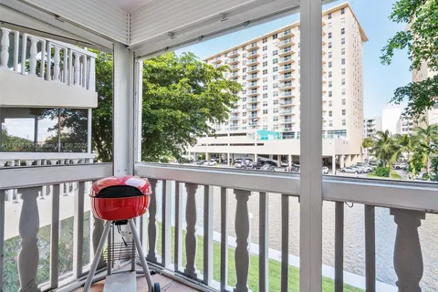 450 Paradise Isle Blvd # 204, Hallandale Beach FL 33009