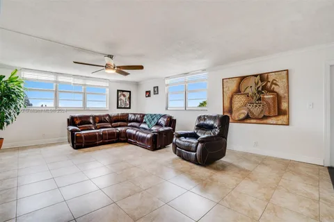 1811 Jefferson St # 501, Hollywood FL 33020