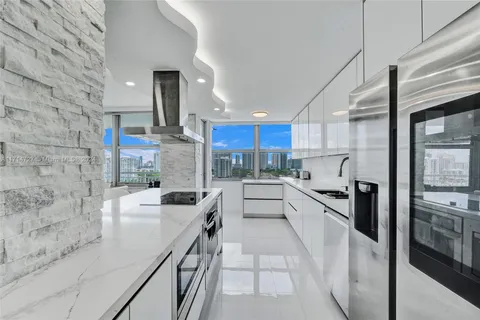 18041 Biscayne Blvd # 1804, Aventura FL 33160