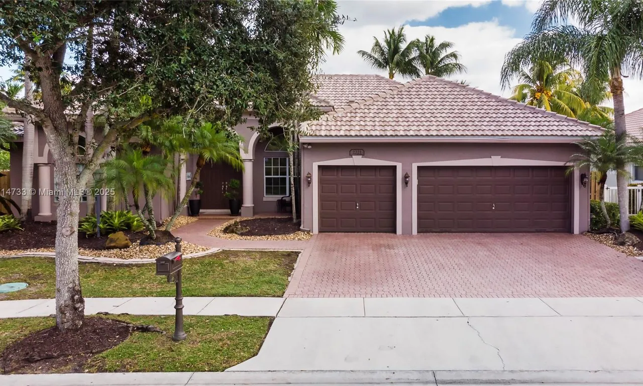 2221 W 129th Ter, Pembroke Pines FL 33028