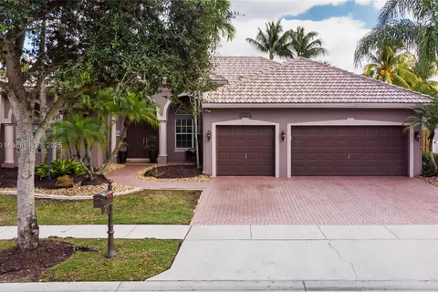 2221 W 129th Ter, Pembroke Pines FL 33028