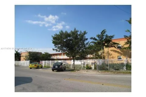 1265 W 24th St # 108, Hialeah FL 33010