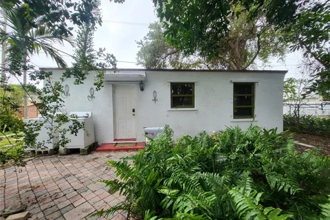 243 SW 12th St REAR, Dania Beach FL 33004