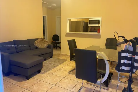 636 SW 8th Ave # 1, Miami FL 33130