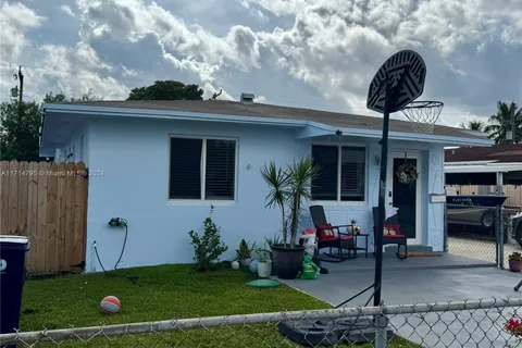 9228 SW 37th St, Miami FL 33165