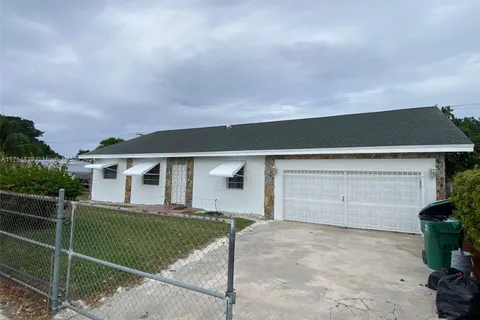 10421 SW 184th St, Cutler Bay FL 33157