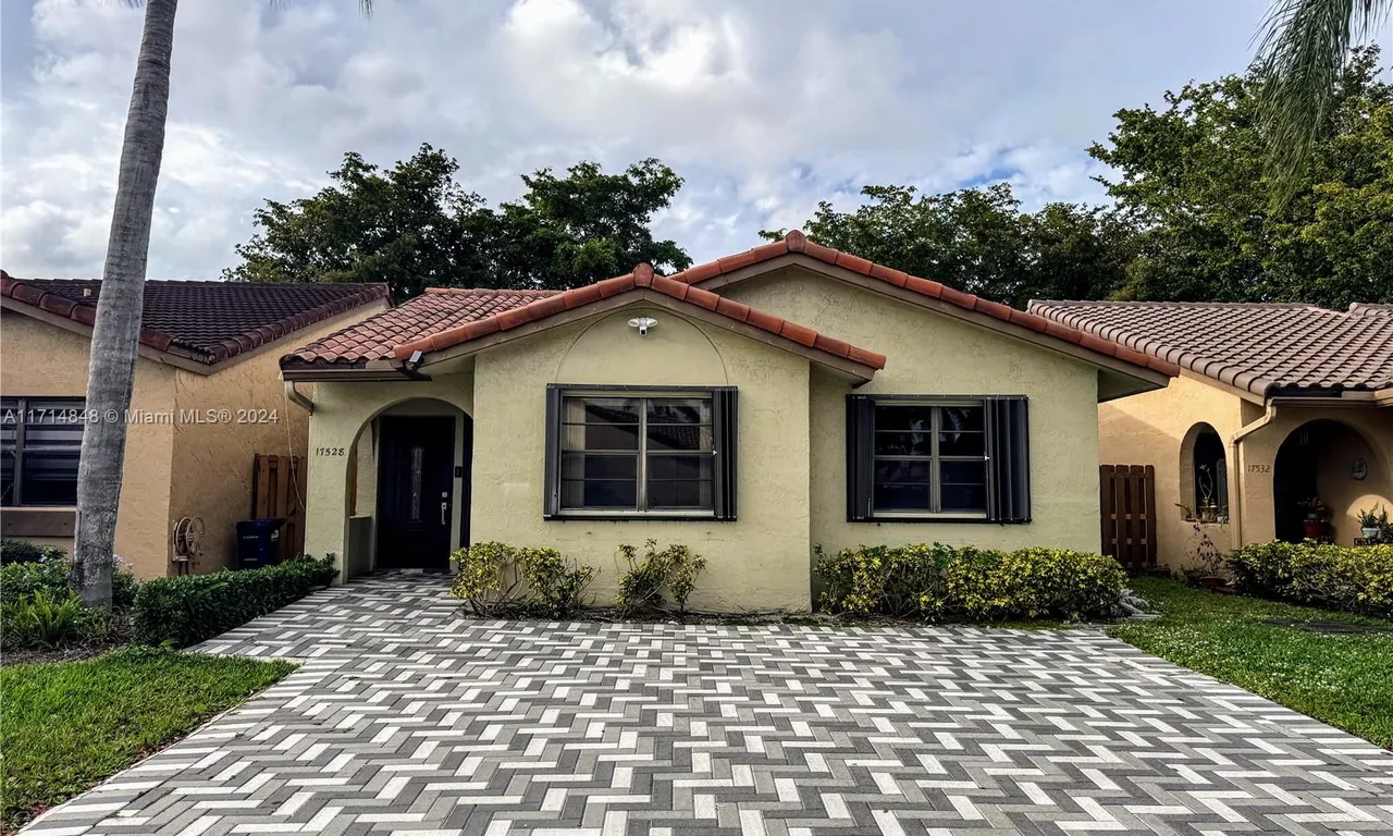 17528 NW 66th Pl # 17528, Hialeah FL 33015